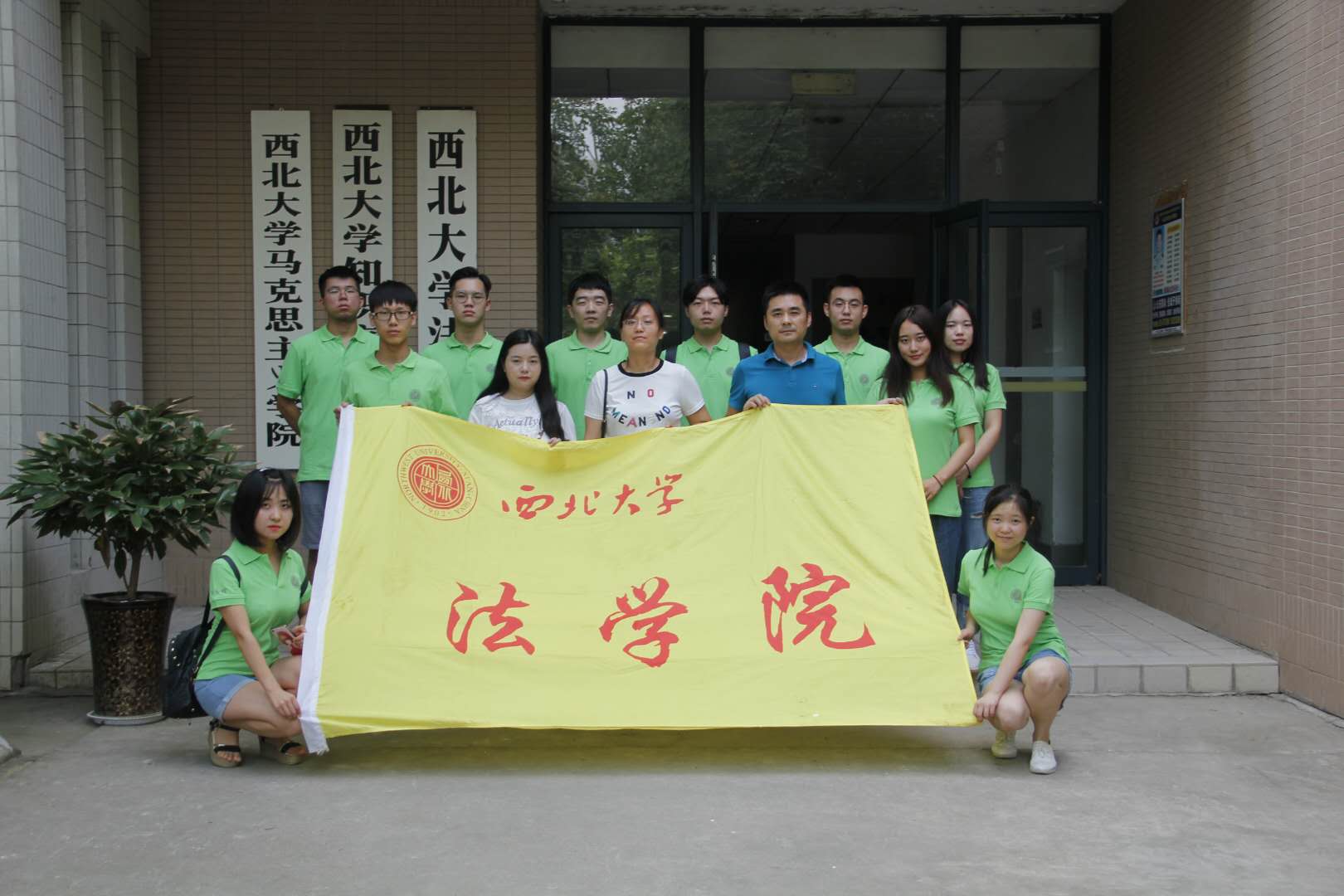 院门口2.jpg